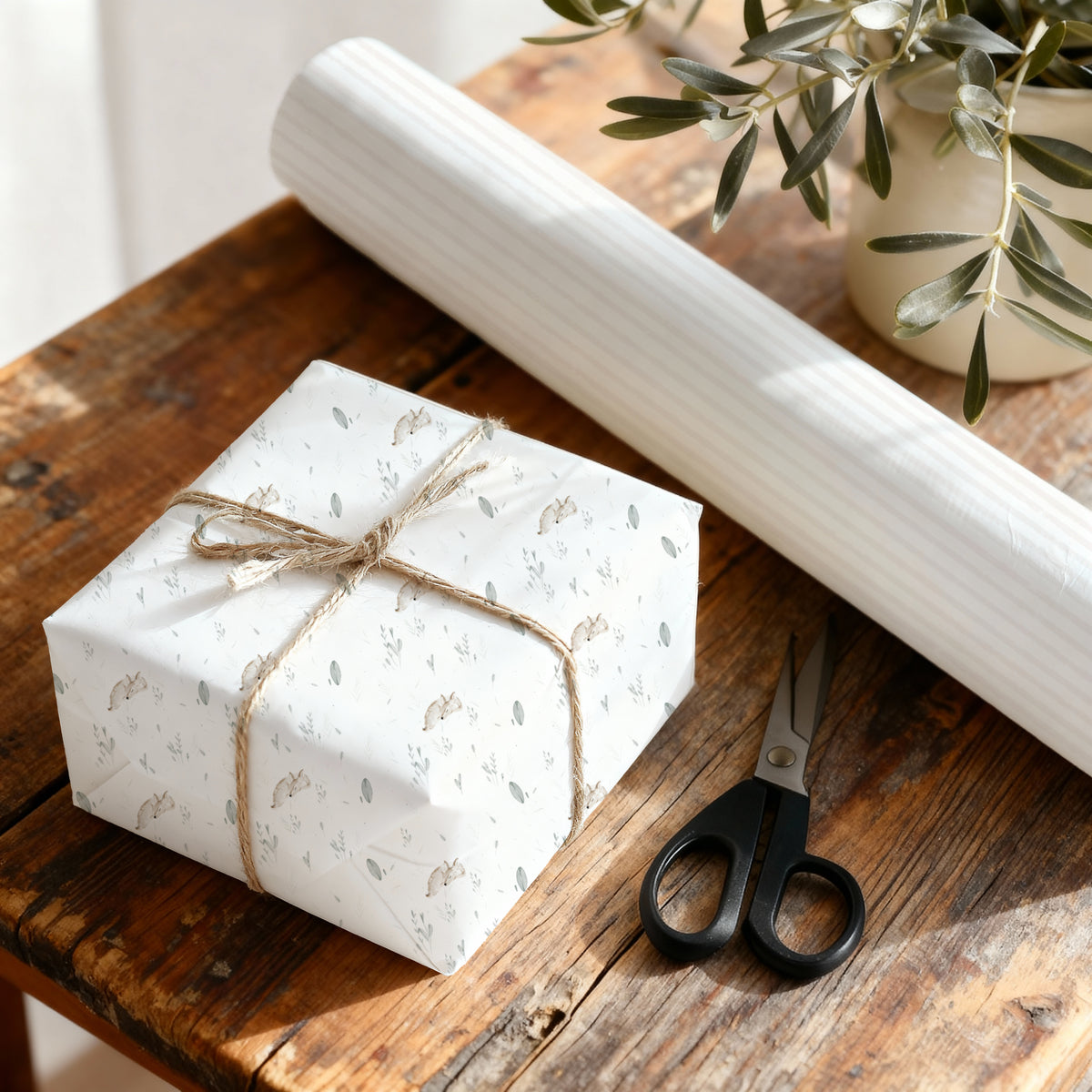 Geschenkpapier "Hurra, endlich da" | gefaltet