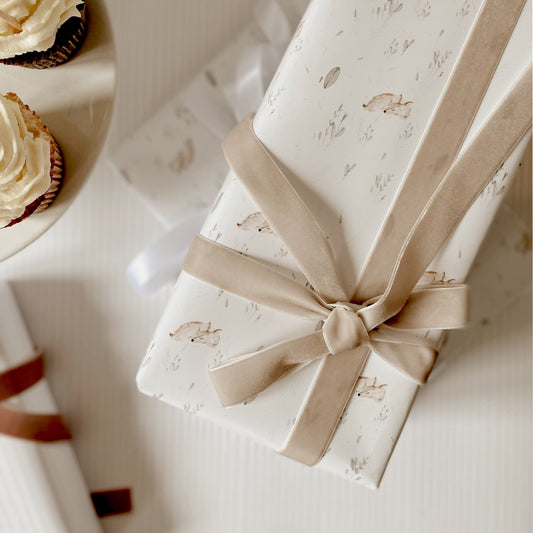 Geschenkpapier "Hurra, endlich da" | gefaltet
